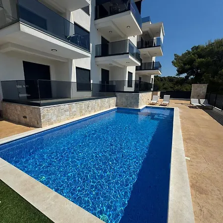 דירה Koc, Okrug Gornji - With A Pool טרוגיר