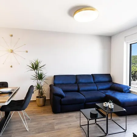 Apartmán Koc, Okrug Gornji - With A Pool *