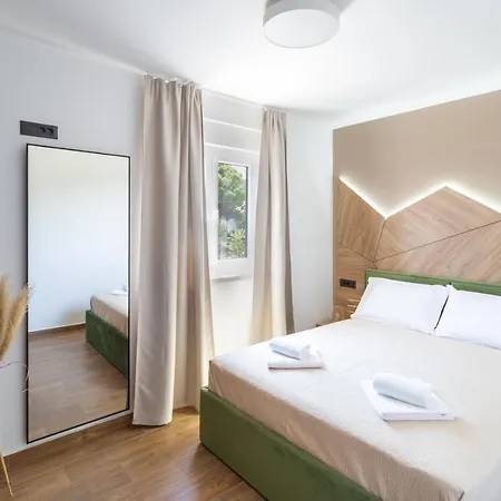 Koc, Okrug Gornji - With A Pool Apartamento *