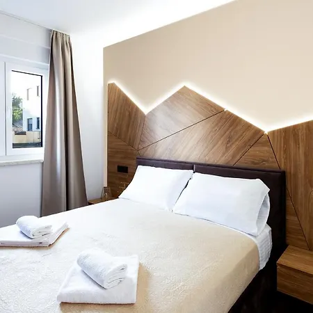 Koc, Okrug Gornji - With A Pool Apartamento