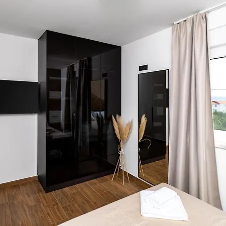 Apartamento Koc, Okrug Gornji - With A Pool Trogir