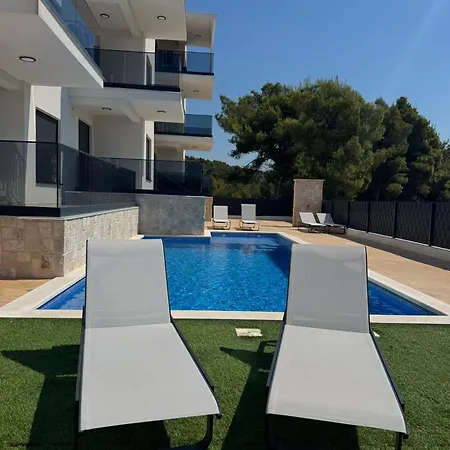 Apartman Koc, Okrug Gornji - With A Pool *