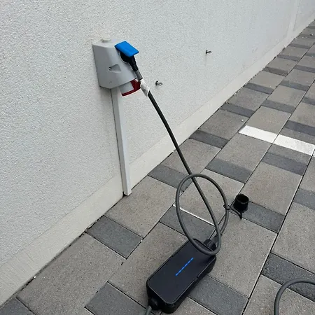 Apartmán Koc, Okrug Gornji - With A Pool