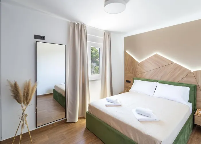 Koc, Okrug Gornji - With A Pool Apartmán *