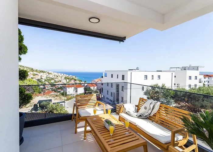 Apartmán Koc, Okrug Gornji - With A Pool