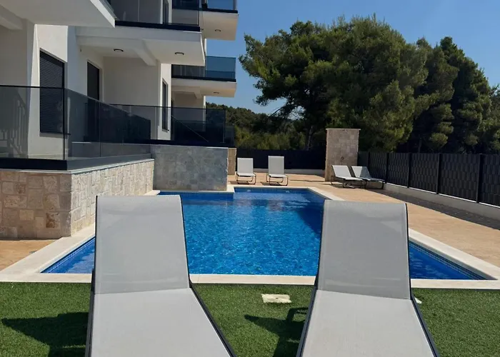 Apartmán Koc, Okrug Gornji - With A Pool *